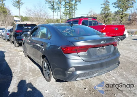 2024 Kia Forte Lxs z USA, uszkodzony, nr VIN 3KPF24AD6RE739486